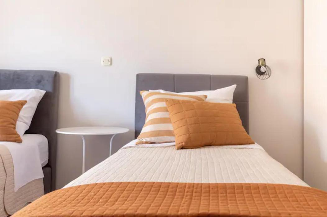 Apartments "Villa Antisin" With Heated Pool Zadar Exterior photo