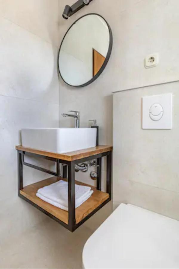 Apartments "Villa Antisin" With Heated Pool Zadar Exterior photo