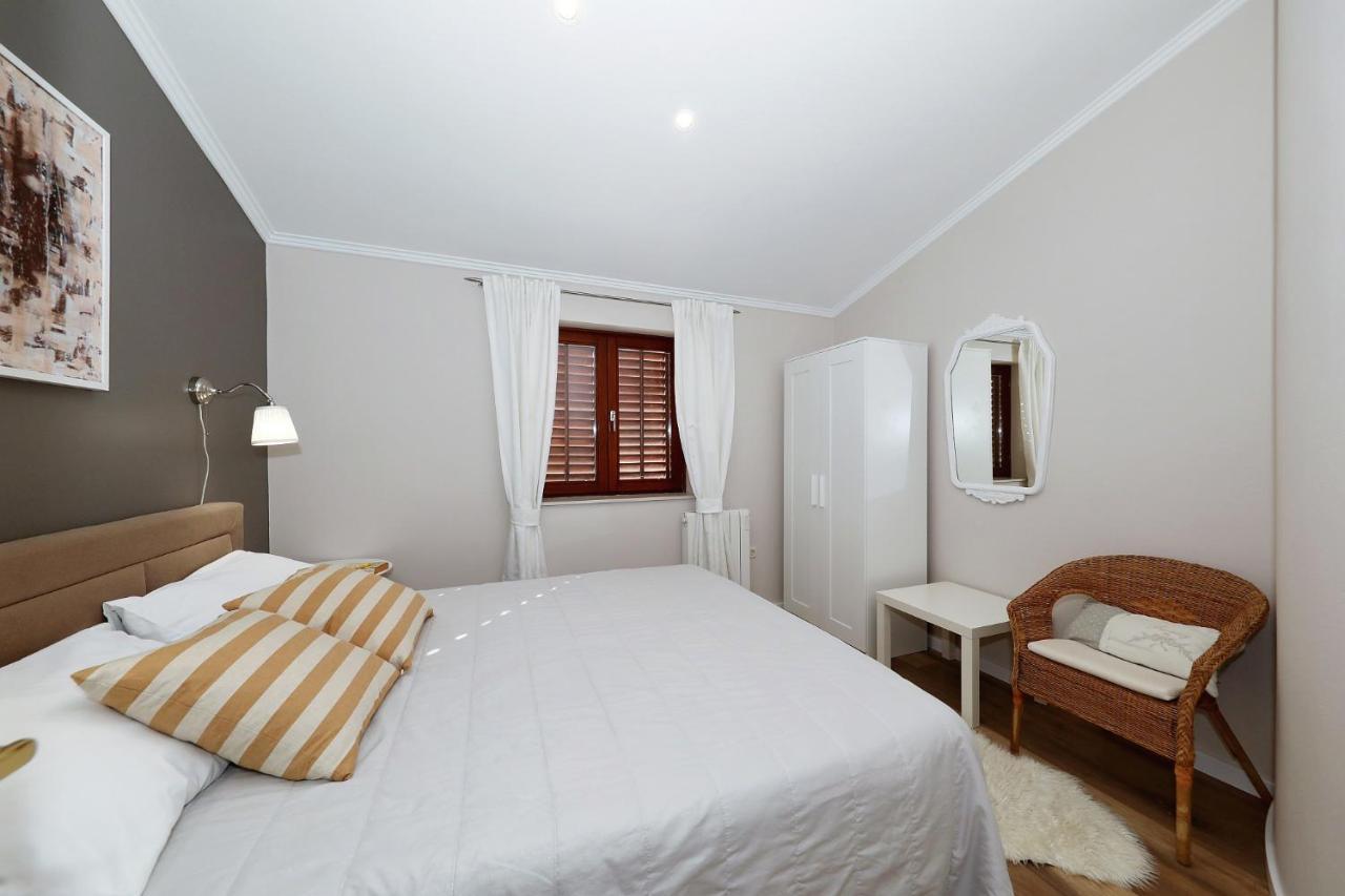 Apartments "Villa Antisin" With Heated Pool Zadar Exterior photo