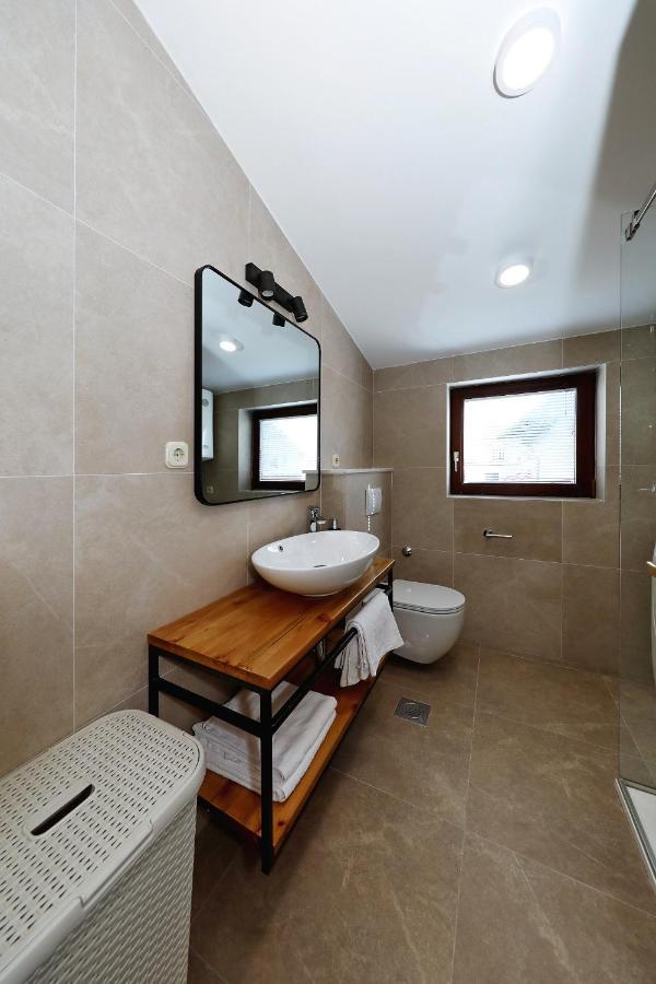 Apartments "Villa Antisin" With Heated Pool Zadar Exterior photo