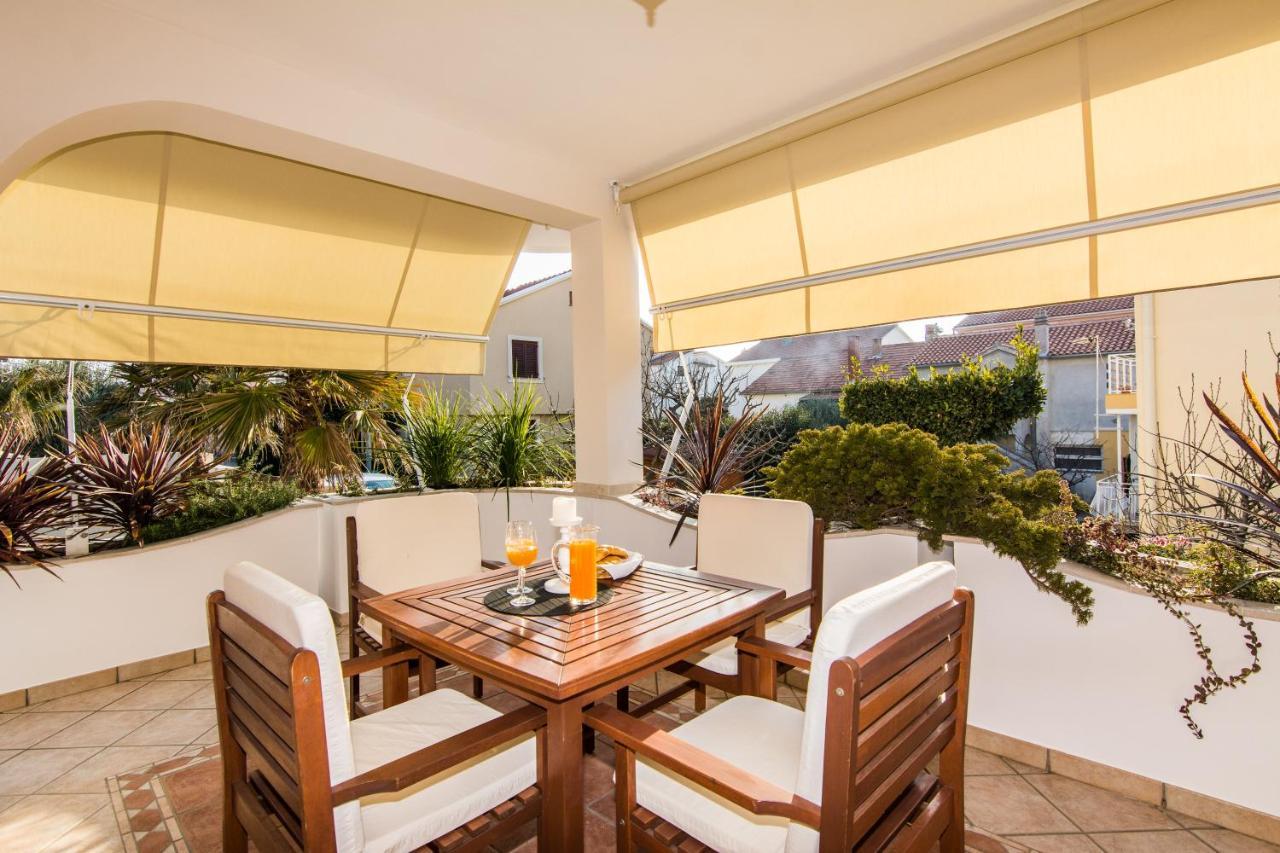 Apartments "Villa Antisin" With Heated Pool Zadar Exterior photo